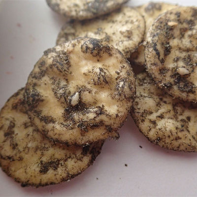 購入 トウモロコシの味のSenbeiの米のクラッカー5kgの黒のゴマの米のクラッカー online manufacture