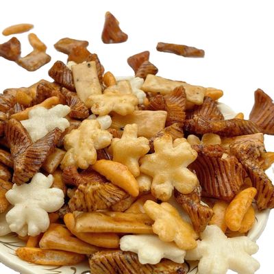 購入 粘着性の日本の米のクラッカーのおいしい味のパフのクランチの軽食 online manufacture