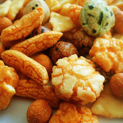 購入 上塗を施してあるピーナツ日本の穀物の軽食が付いている熱い販売の米のクラッカーはSenbeiの米のクラッカーを混合した online manufacture