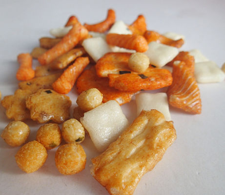 購入 卸し売り穀物の軽食の健康な米のクラッカーの食糧は米のクラッカーの軽食を混合する online manufacture