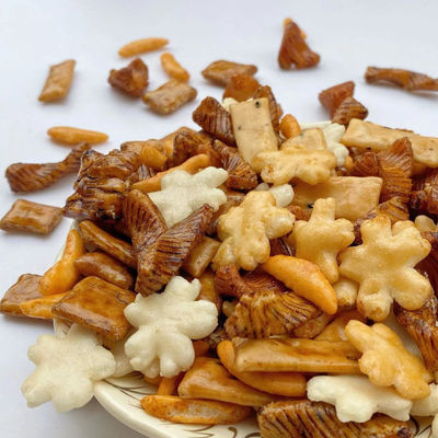 良い値段 卸し売りおいしい軽食の栄養物の日本の醤油の混合された米のクラッカーの軽食 オンライン