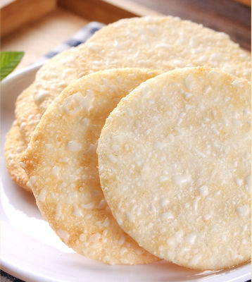 サツマイモのビスケットを曇らして日本のwasabiのクラッカーを砂糖で甘くしなさい