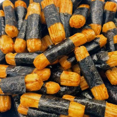 シャキッとした米のクラッカーは日本の海藻米のロール バーの軽食食糧吹いた
