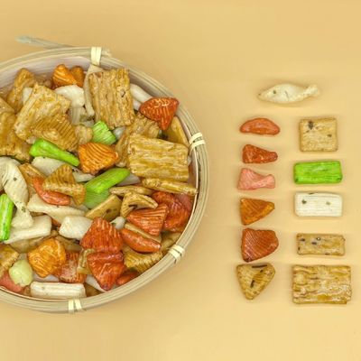 混合された米のクラッカーの日本様式の穀物の軽食の多彩な米のクラッカー