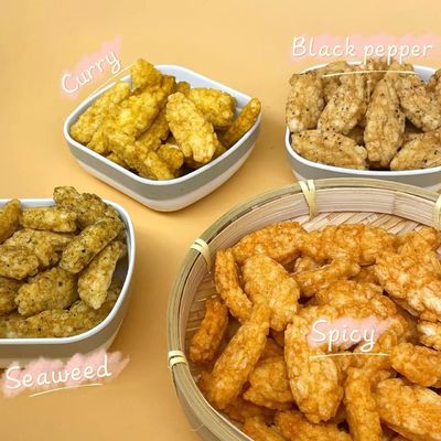 シャキッとした海藻カレーの唐辛子の黒胡椒の味の米のクラッカーの軽食は揚がった