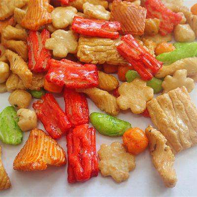 良い値段 健康 的 な 日本 の 直角 形 の 米 クレッカー: 味 が 豊富 で,脂肪 が 少なく オンライン