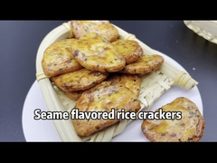 シャキッとした米のクラッカーの海藻カレーの唐辛子の黒胡椒の味の軽食のチャーハンのクラッカー